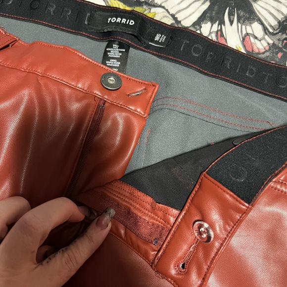 NWOT TORRID sz 18s brown pleather pants - Picture 3 of 7